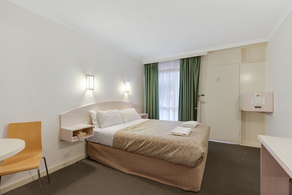 Alexander Motor Inn & Apartments 32/60