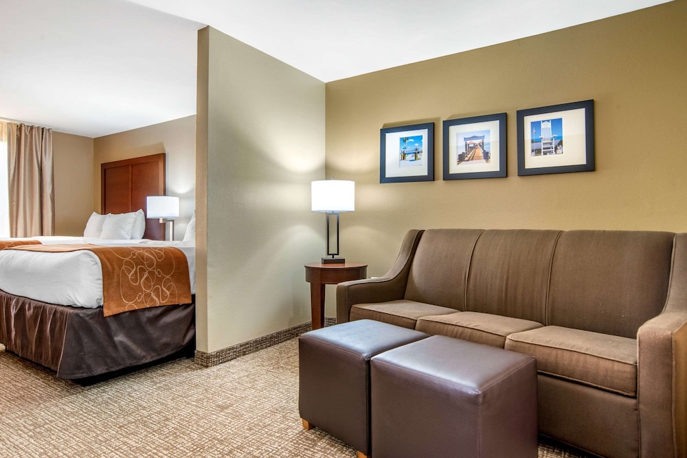 Comfort Suites Gulfport Central, MS 16/49