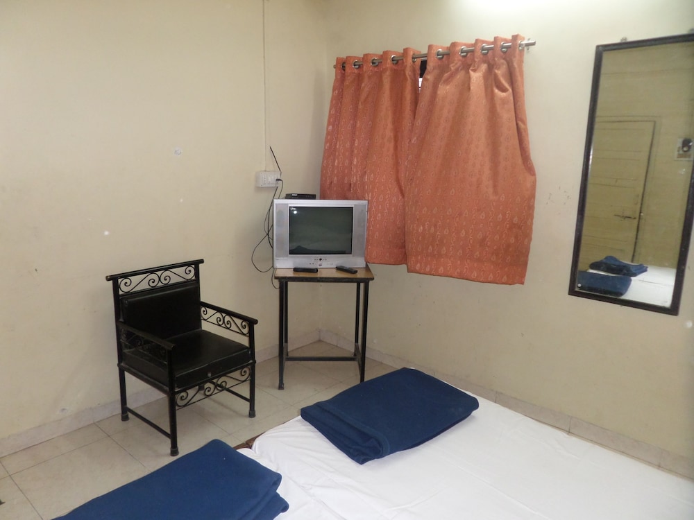 Tourist Home Lodging 29/36