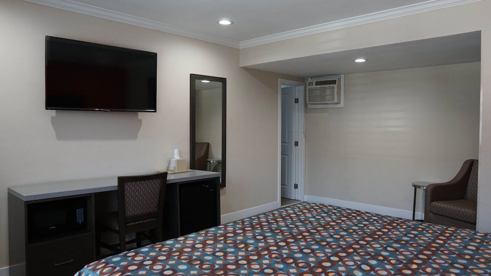 Sea Breeze Inn 16/25