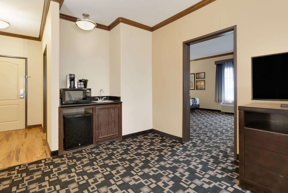 La Quinta Inn & Suites by Wyndham Big Spring 22/48