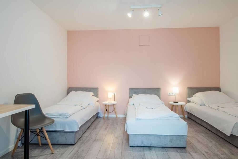 Chesscom Hotel 24/73
