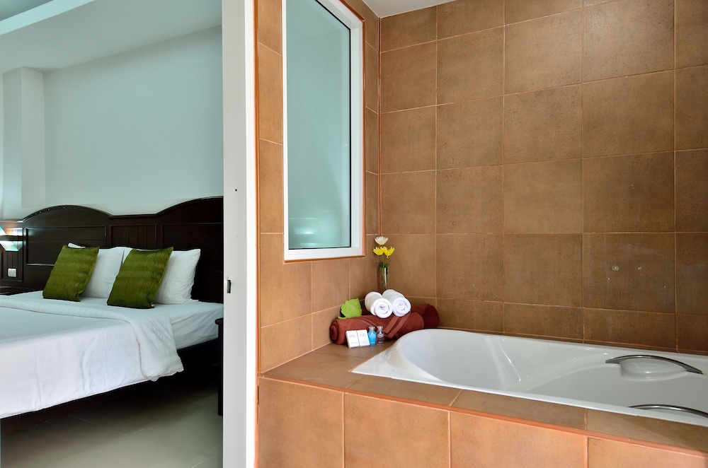 Samui First House 48/50