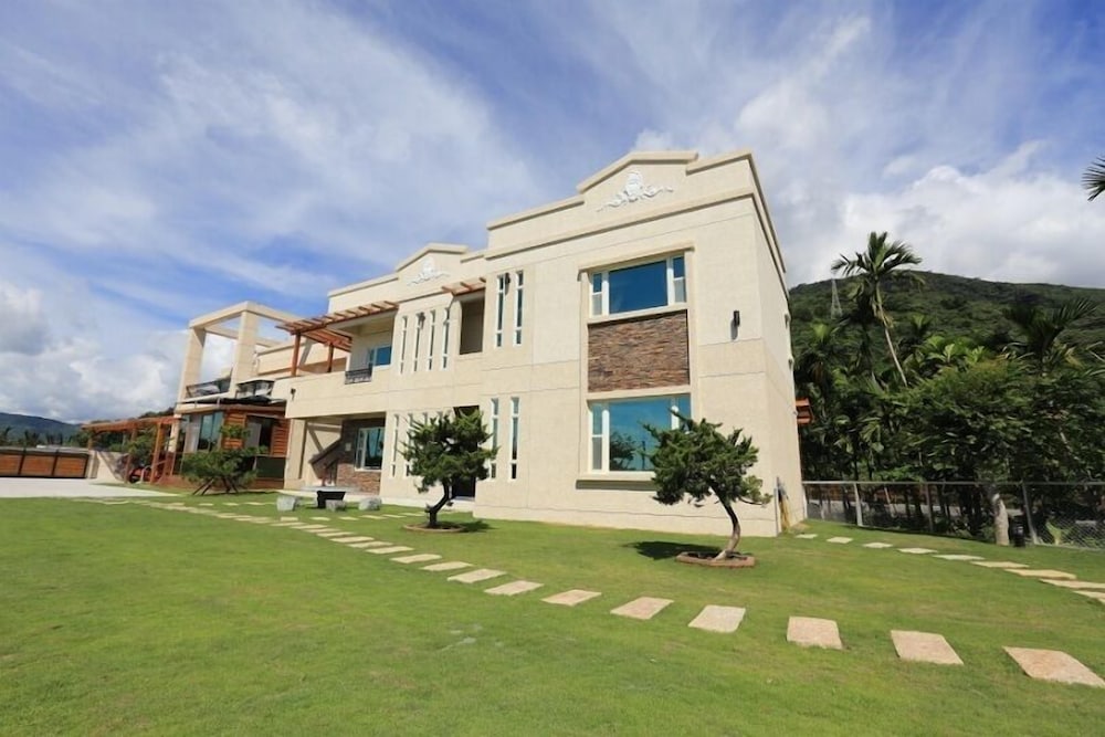 Cai Feng B&amp;B 30/37