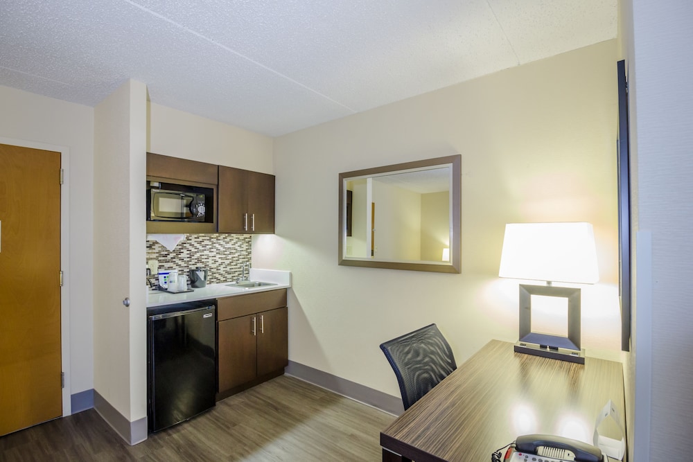 Atwell Suites Austin Airport, an IHG Hotel 26/72