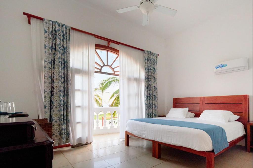 Room at Albermarle Galapagos Beachfront, PUERTO VILLAMIL