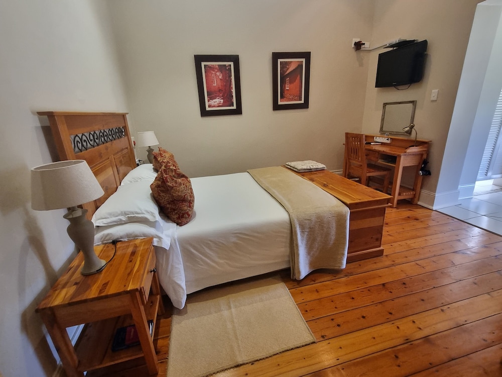 1 BEDROOM, COMFORT, QUEEN BED
