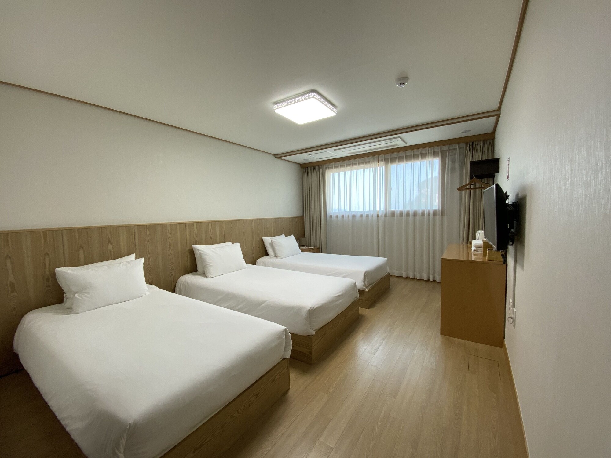 ROOM, TRIPLE