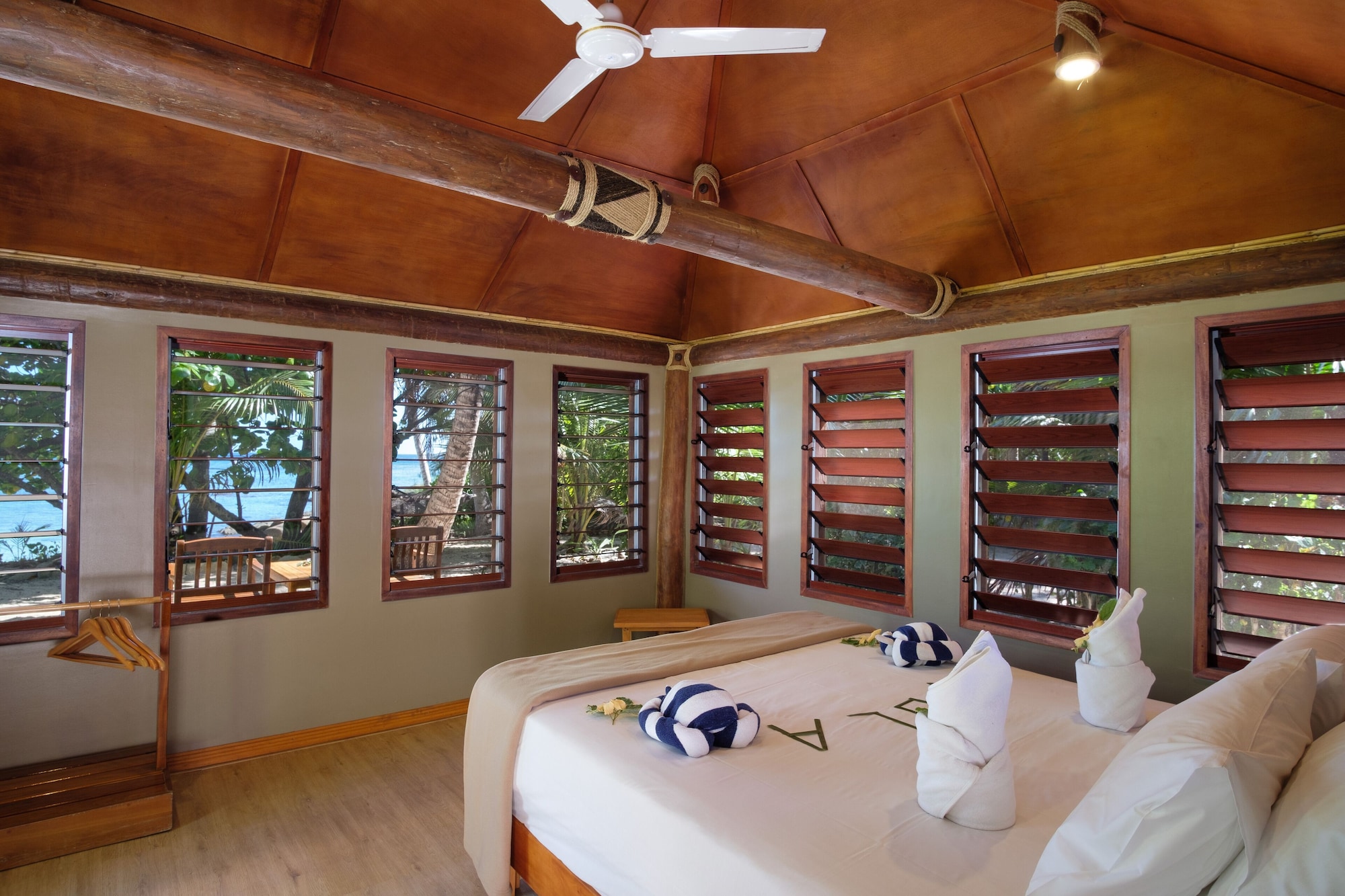 Bure, Yanuya, Queen Bed, Beach Front