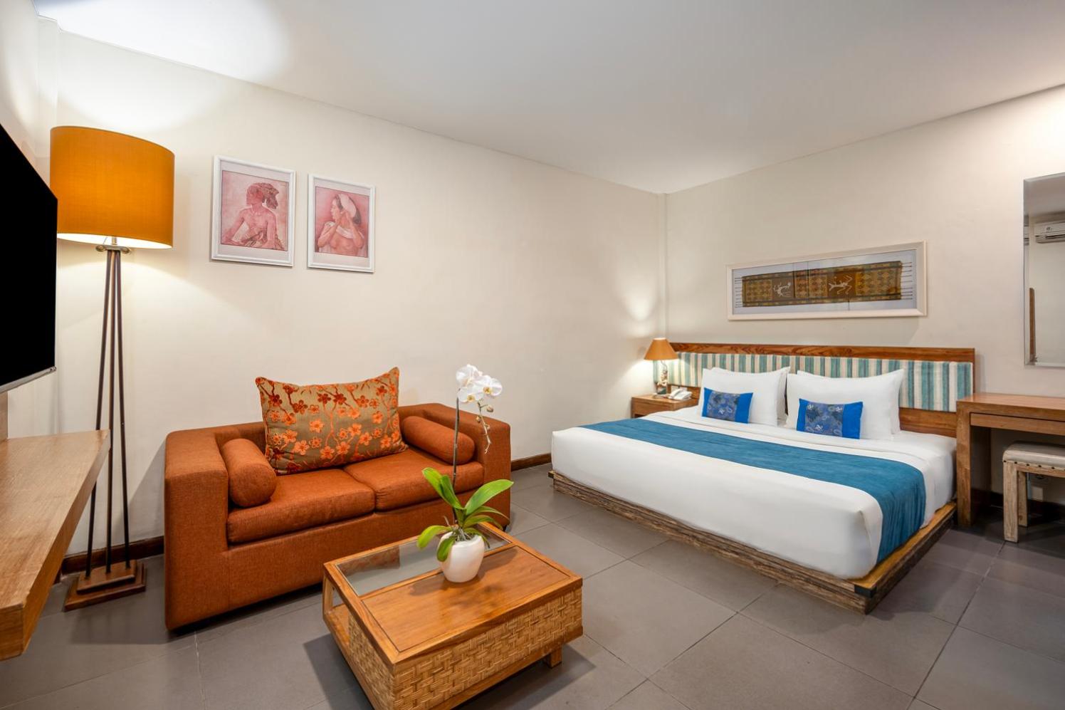 DELUXE, DOUBLE OR TWIN BED