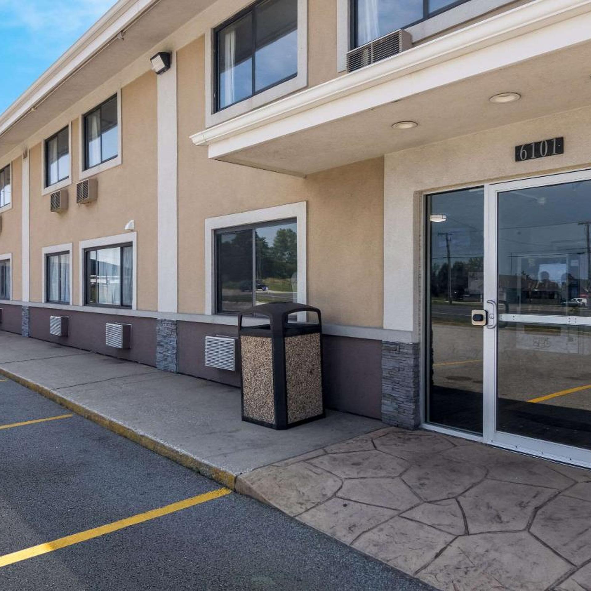 Econo Lodge Portage 30/40