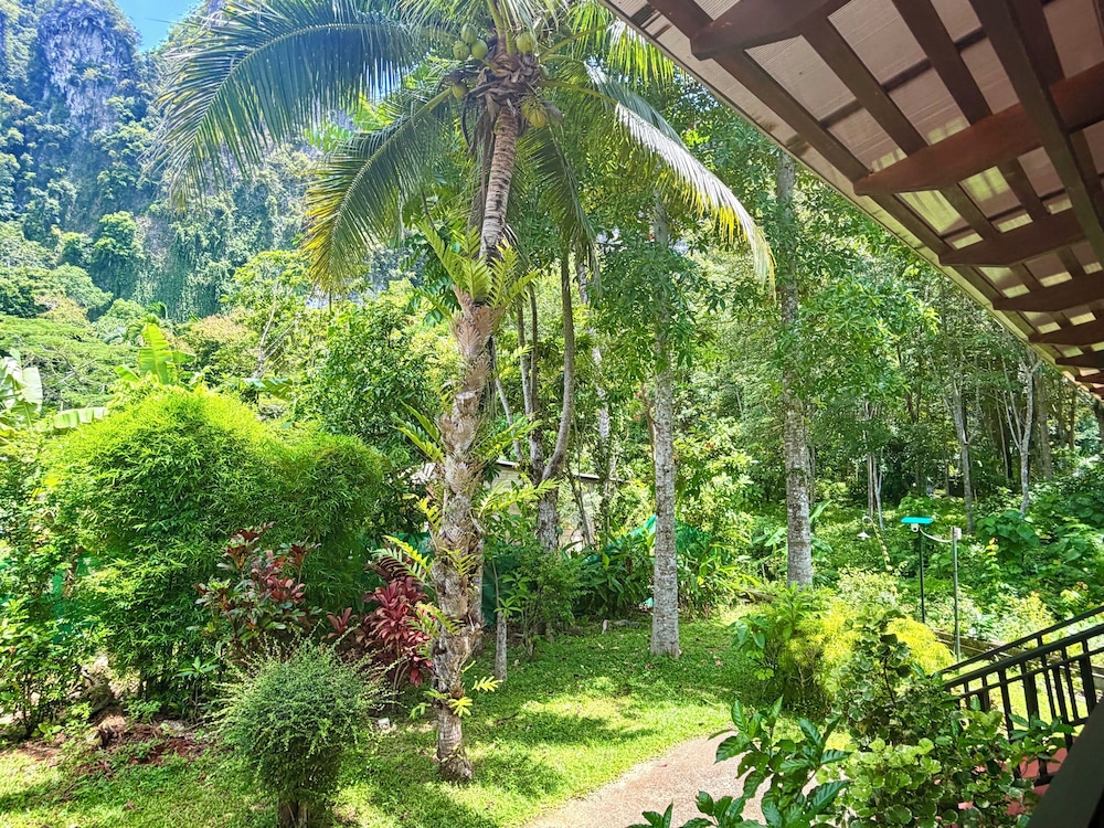 Aonang Phu Petra Resort 70/75