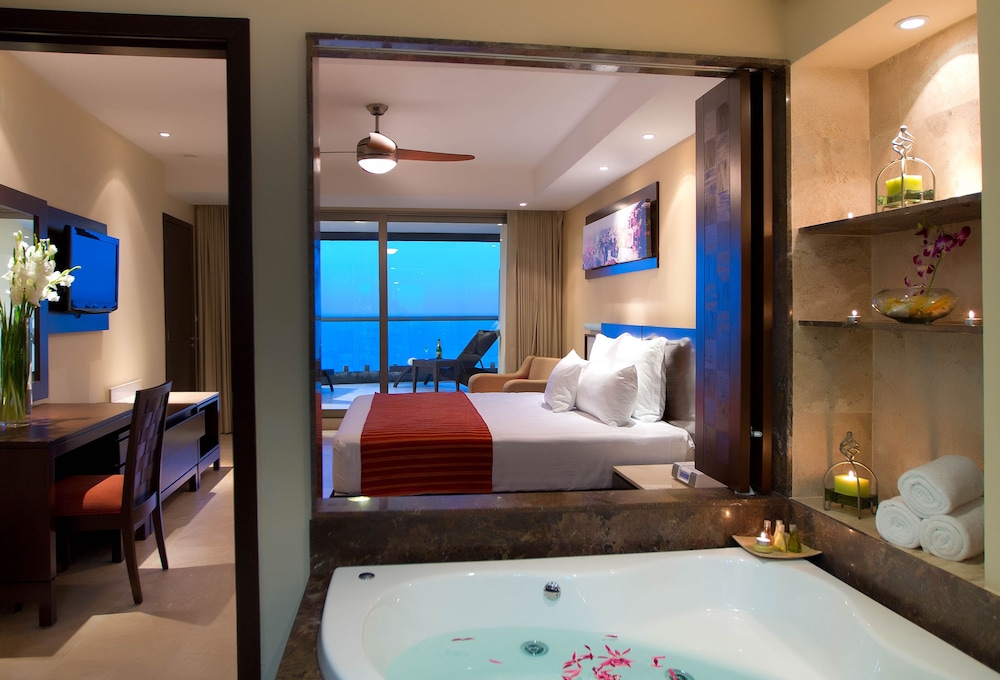 Sunset Plaza Beach Resort 27/79