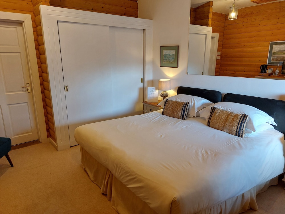 Summer Isles Hotel 7/50