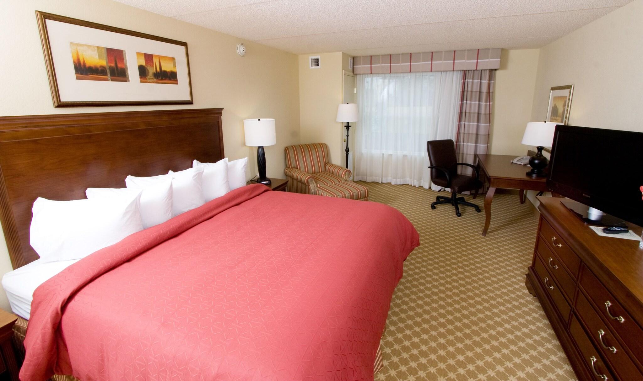 SUITE, KING BED