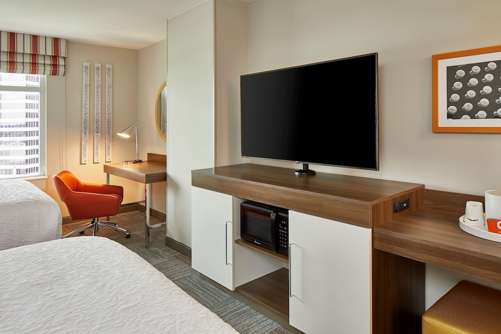 Hampton Inn and Suites Atlanta Midtown 12/53