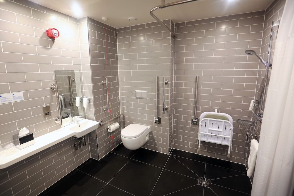 Holiday Inn Express Manchester Traffordcity 24/78