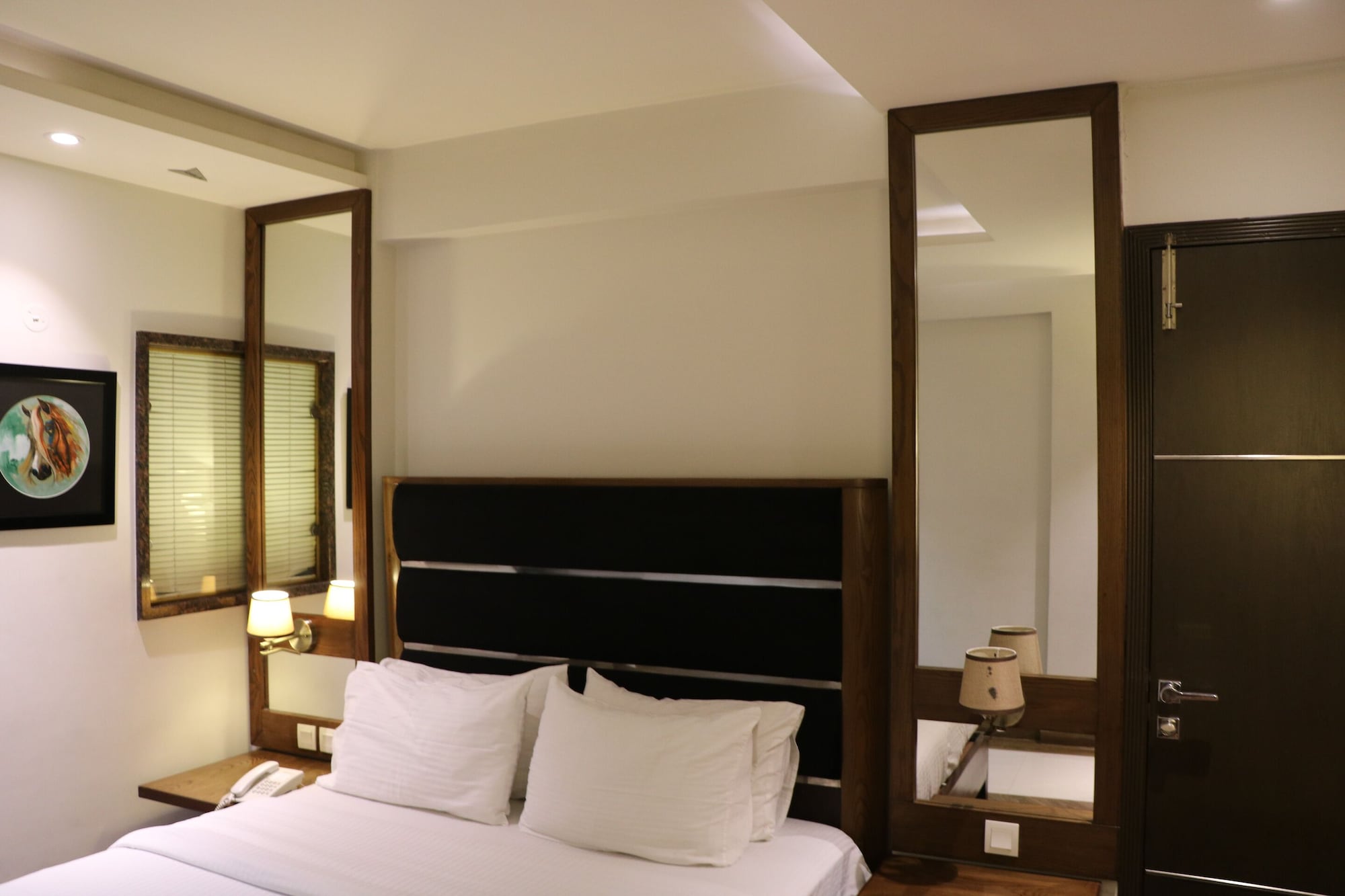 Deluxe, King Bed, Lahore Continental Hotel 7/10