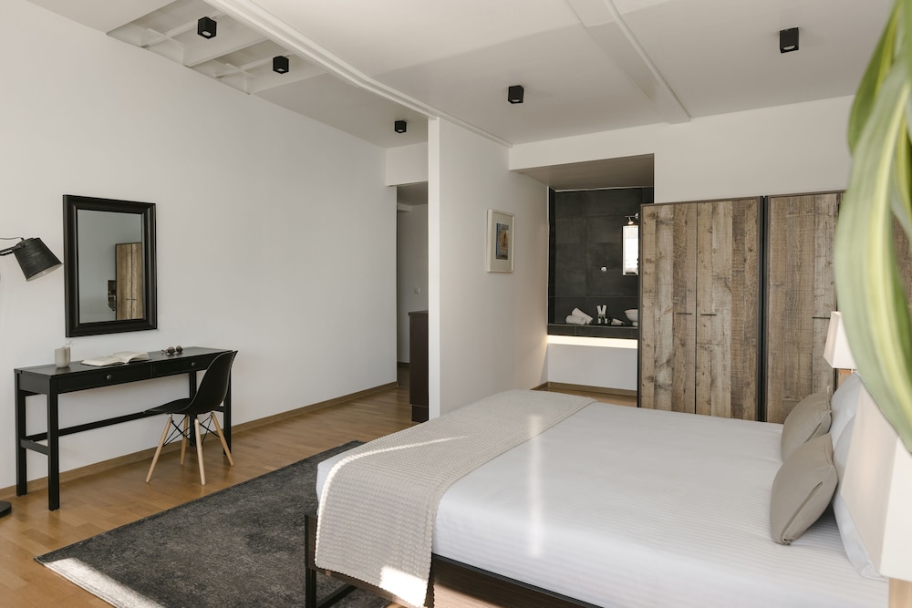 Aria Acropolis Suites 19/34