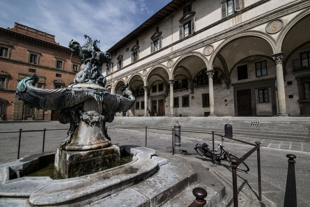 Loggiato dei Serviti 40/51