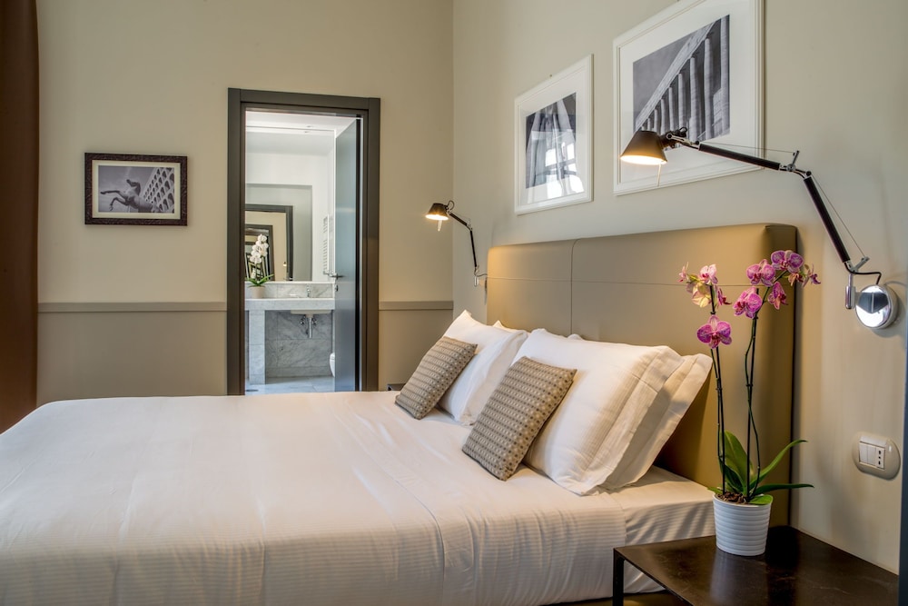 ROOM, DOUBLE OR TWIN BED, WITH EXTRA BED