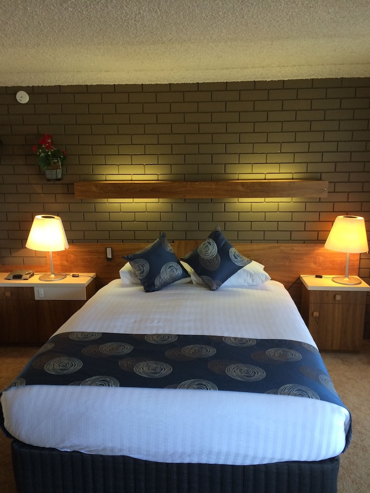 TUMUT VALLEY MOTEL 14/32