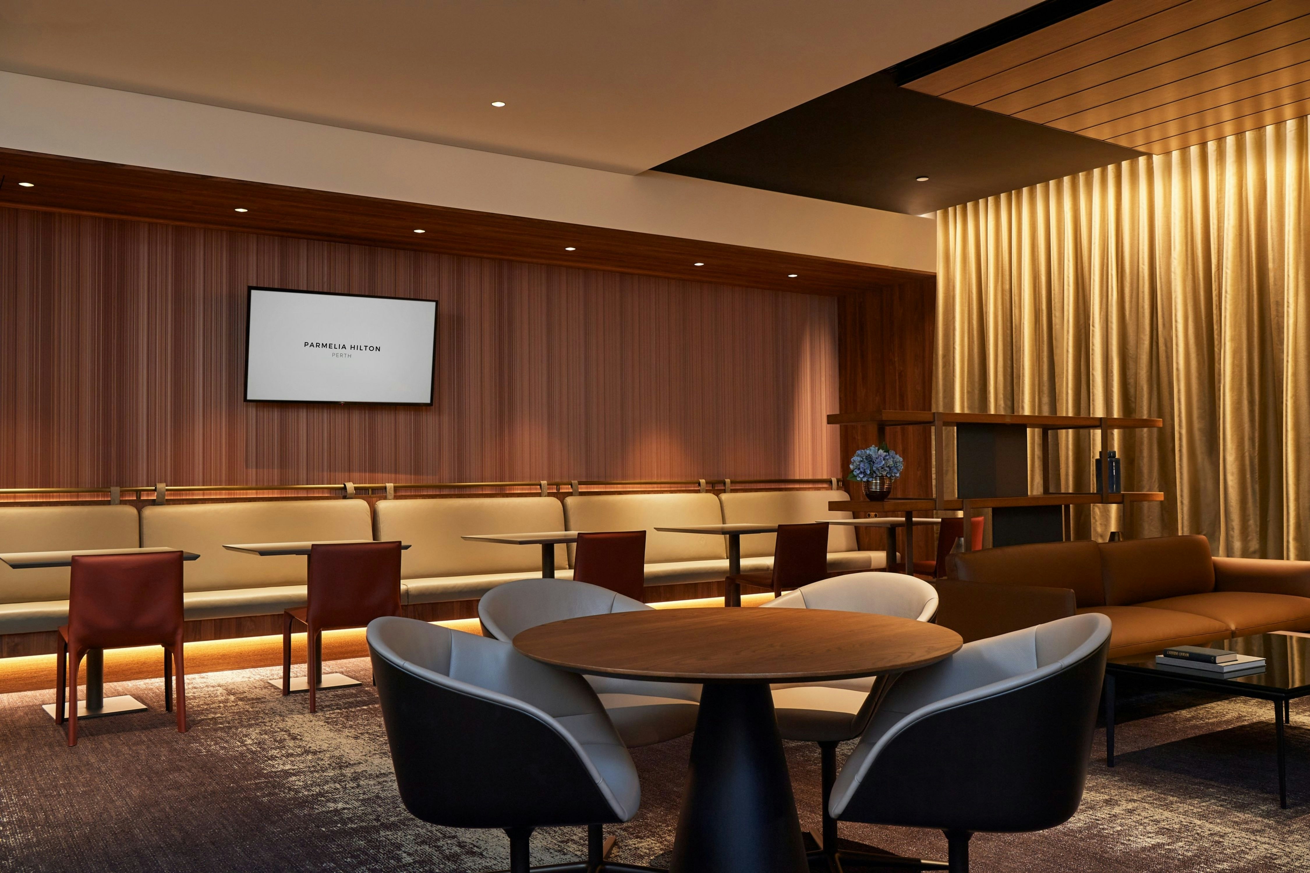 Parmelia Hilton 62/65