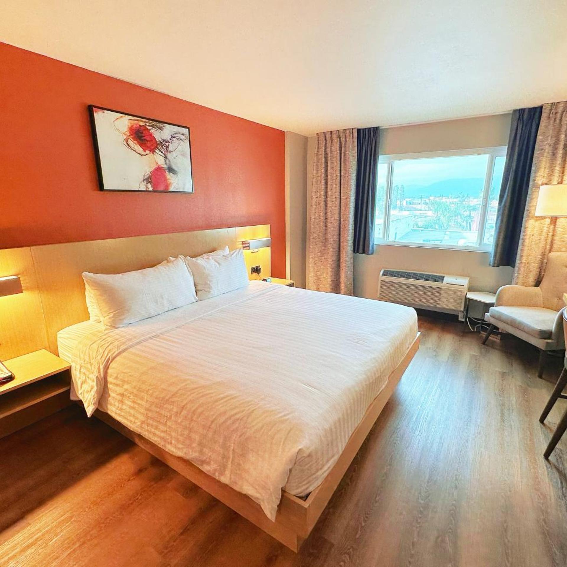 Room, King Bed, Accessible, Lincoln Hotel Monterey Park Los Angeles 3/10
