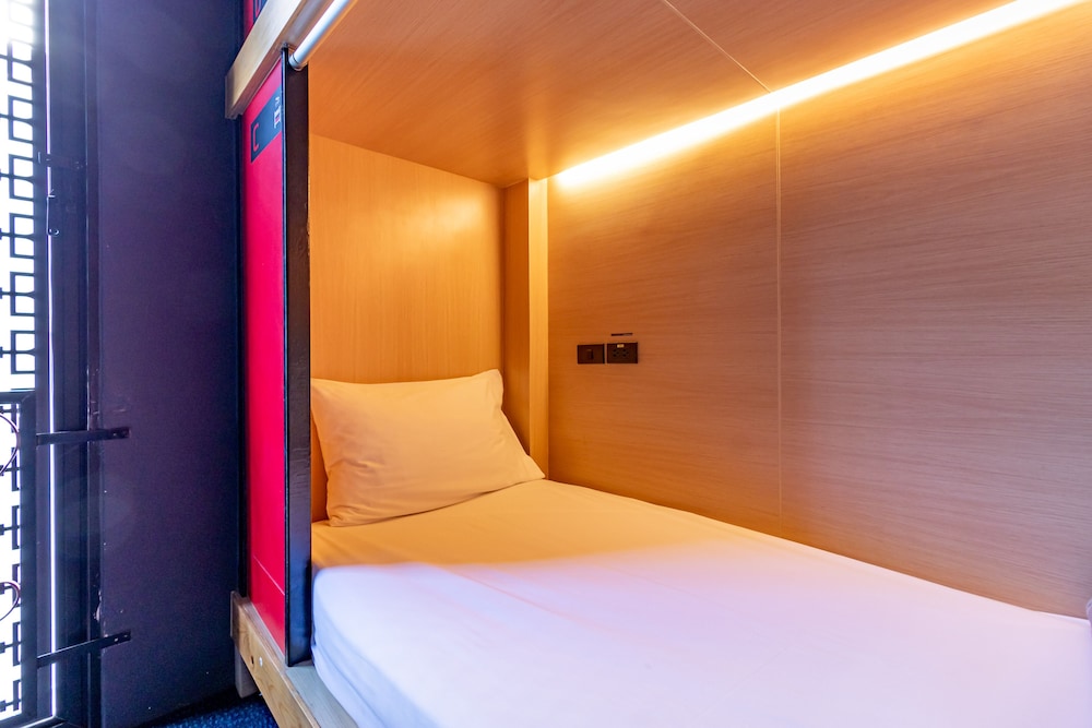 PRIVATE, 4 BEDS