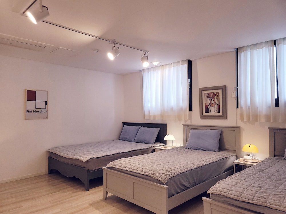 Gallery Family Hotel 12/49