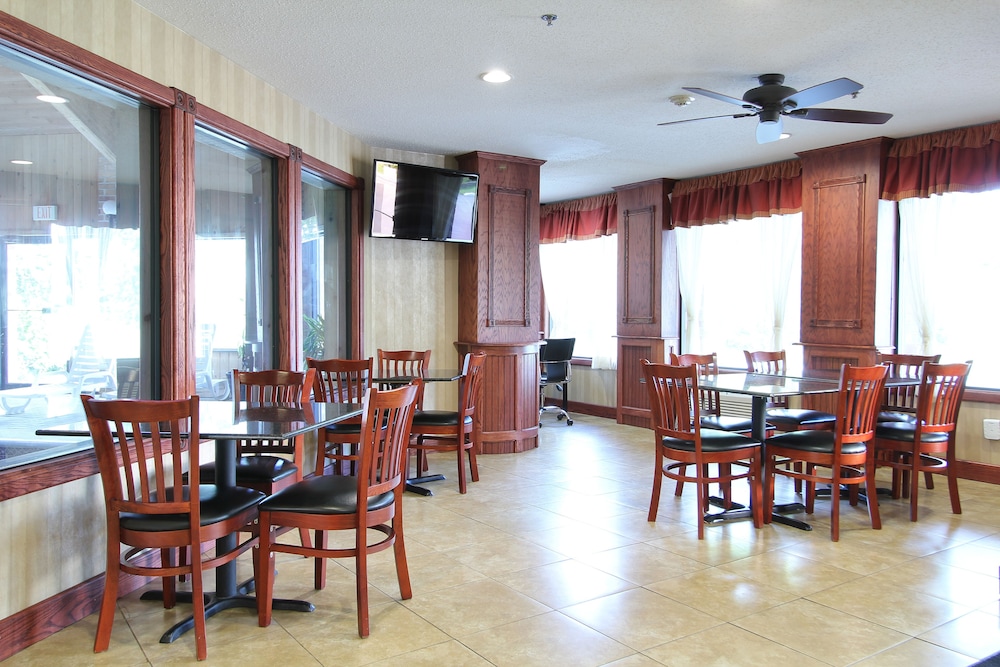 Baymont By Wyndham Muskegon 38/49
