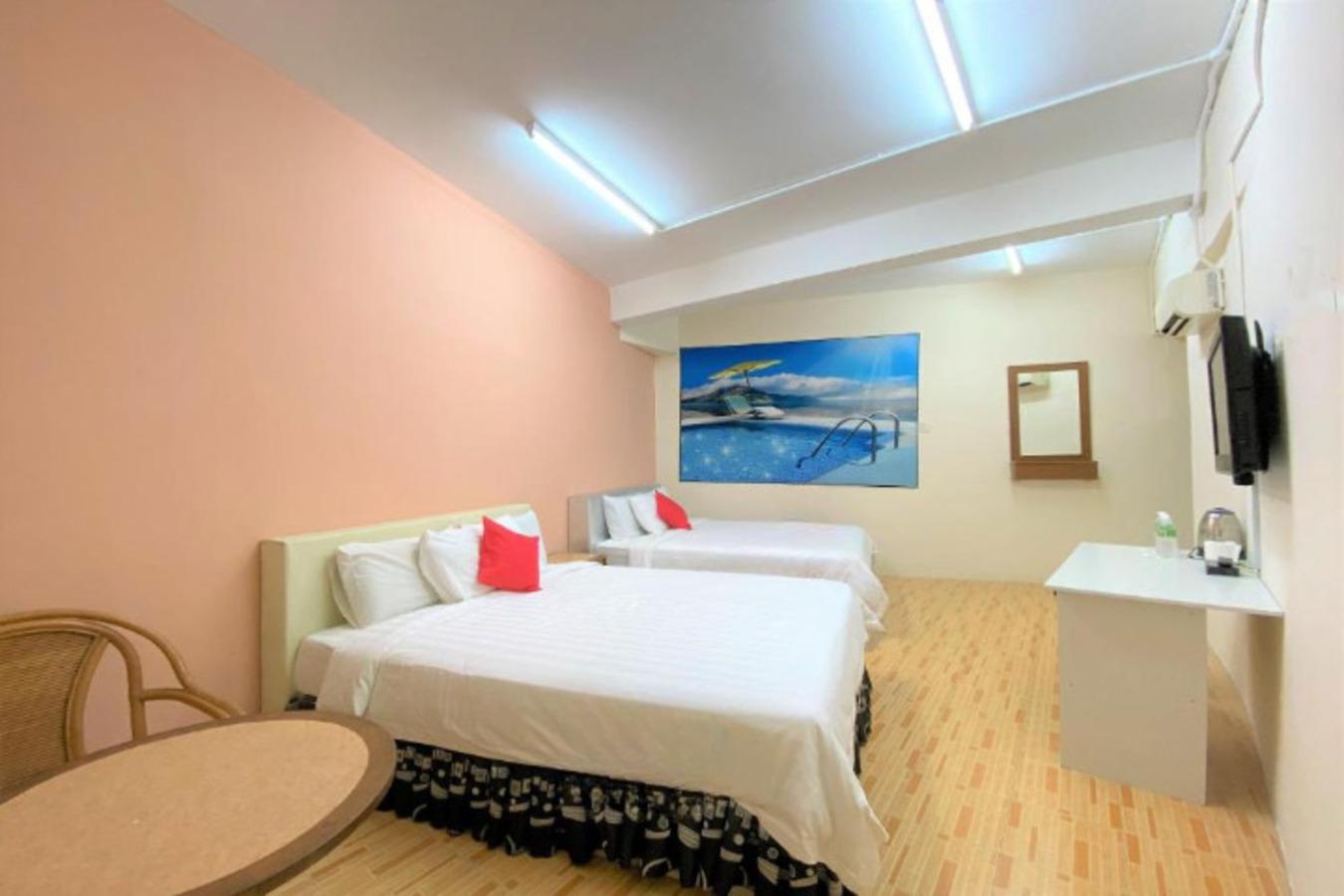 Bhotel 33/50