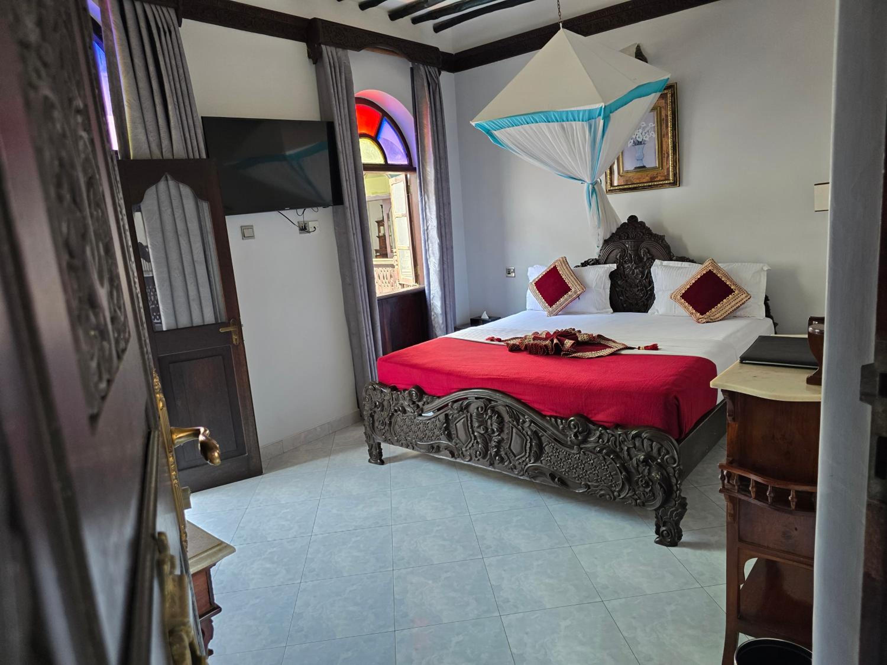 DELUXE, DOUBLE BED