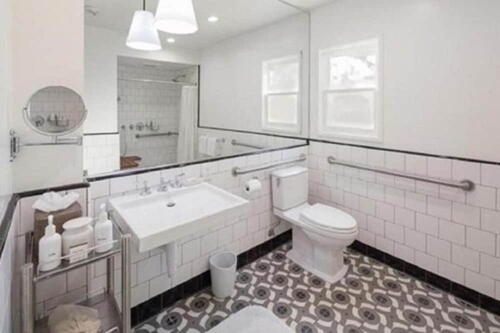 Le Petit Pali at 8th Ave 16/65