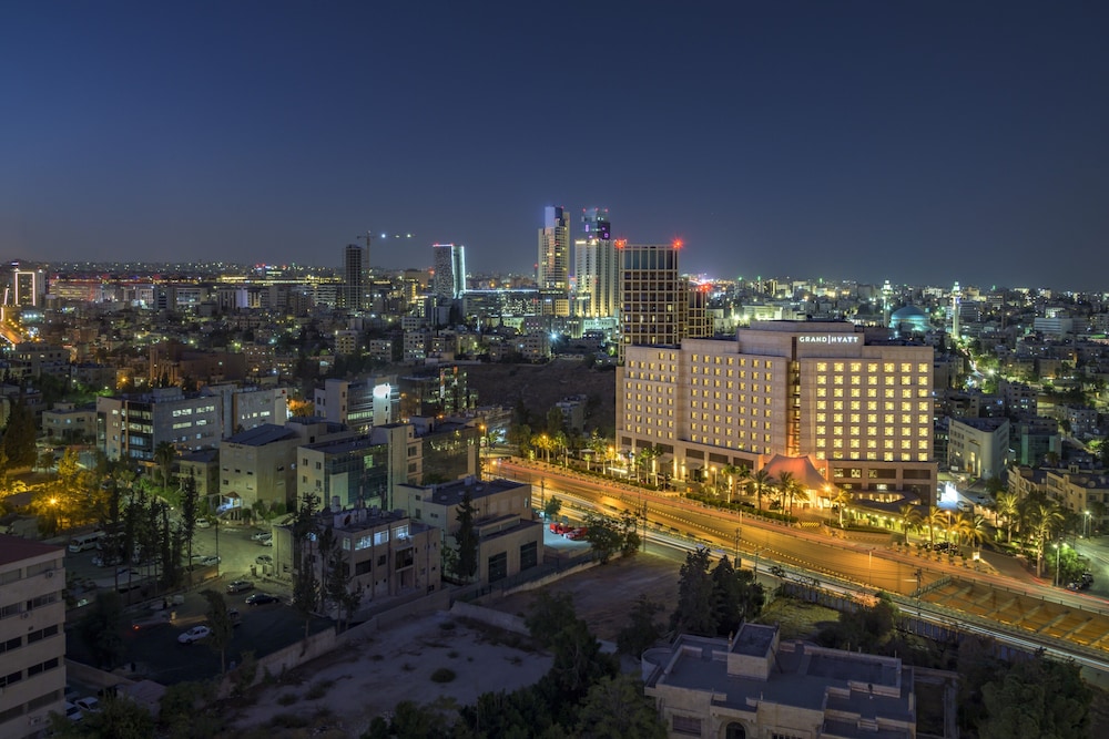 Grand Hyatt 74/76