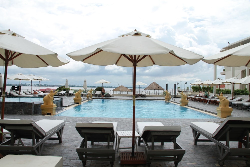Cambodiana Hotel 23/50