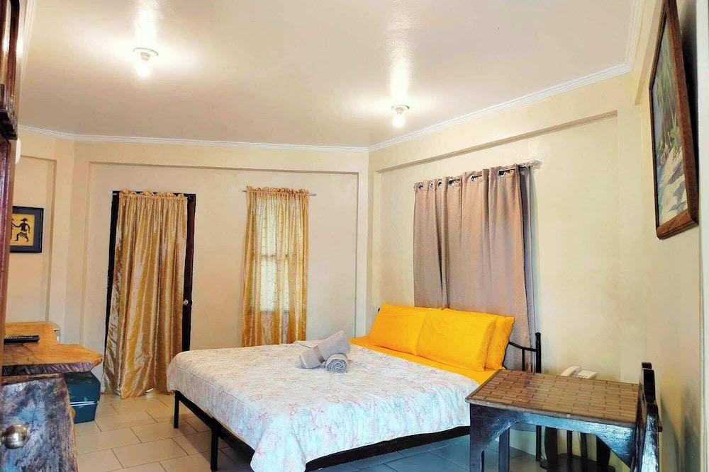 غرفة قياسية بسرير مزدوج مع أريكة، Alta Cebu Village Garden Resort 5/6