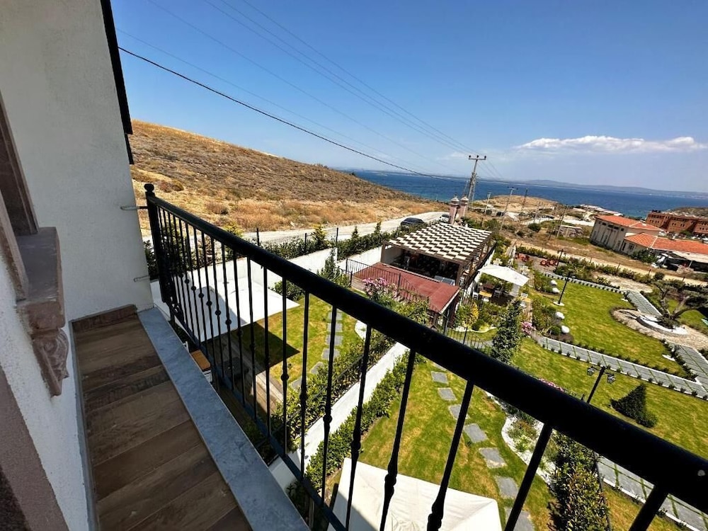 Oikos Bozcaada 7/50