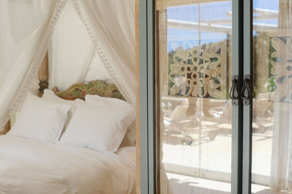 Aigis Suites 12/50