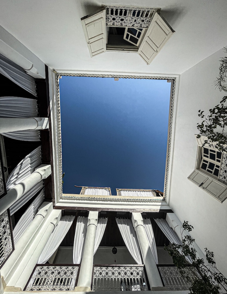 Riad Tizwa 37/50