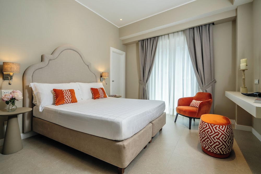DELUXE, DOUBLE BED
