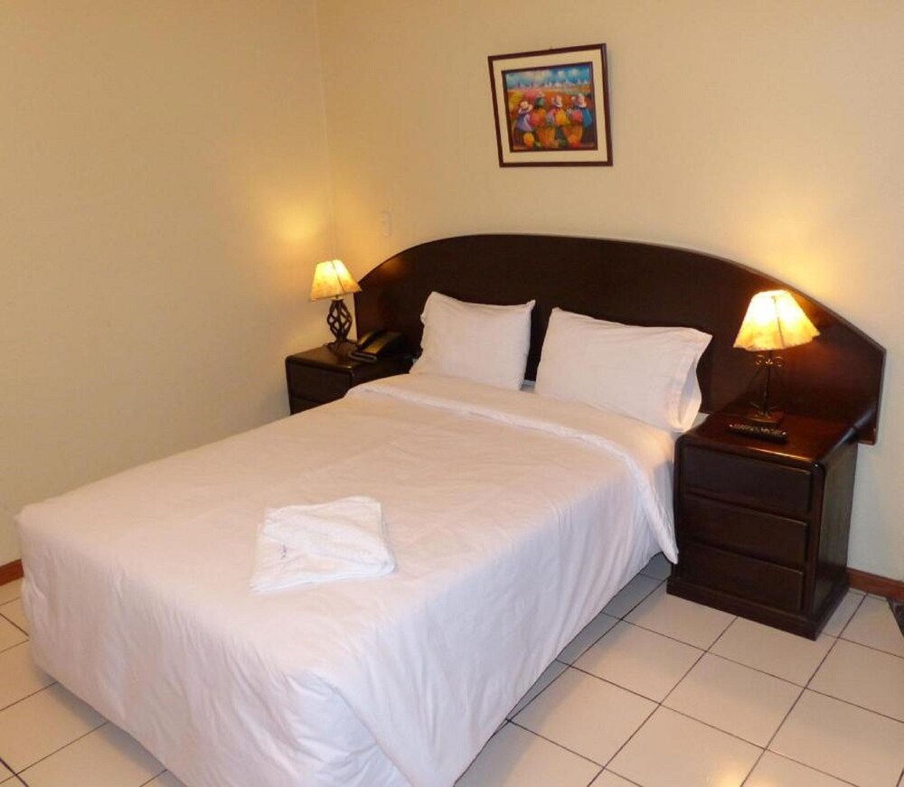 ROOM, DOUBLE BED
