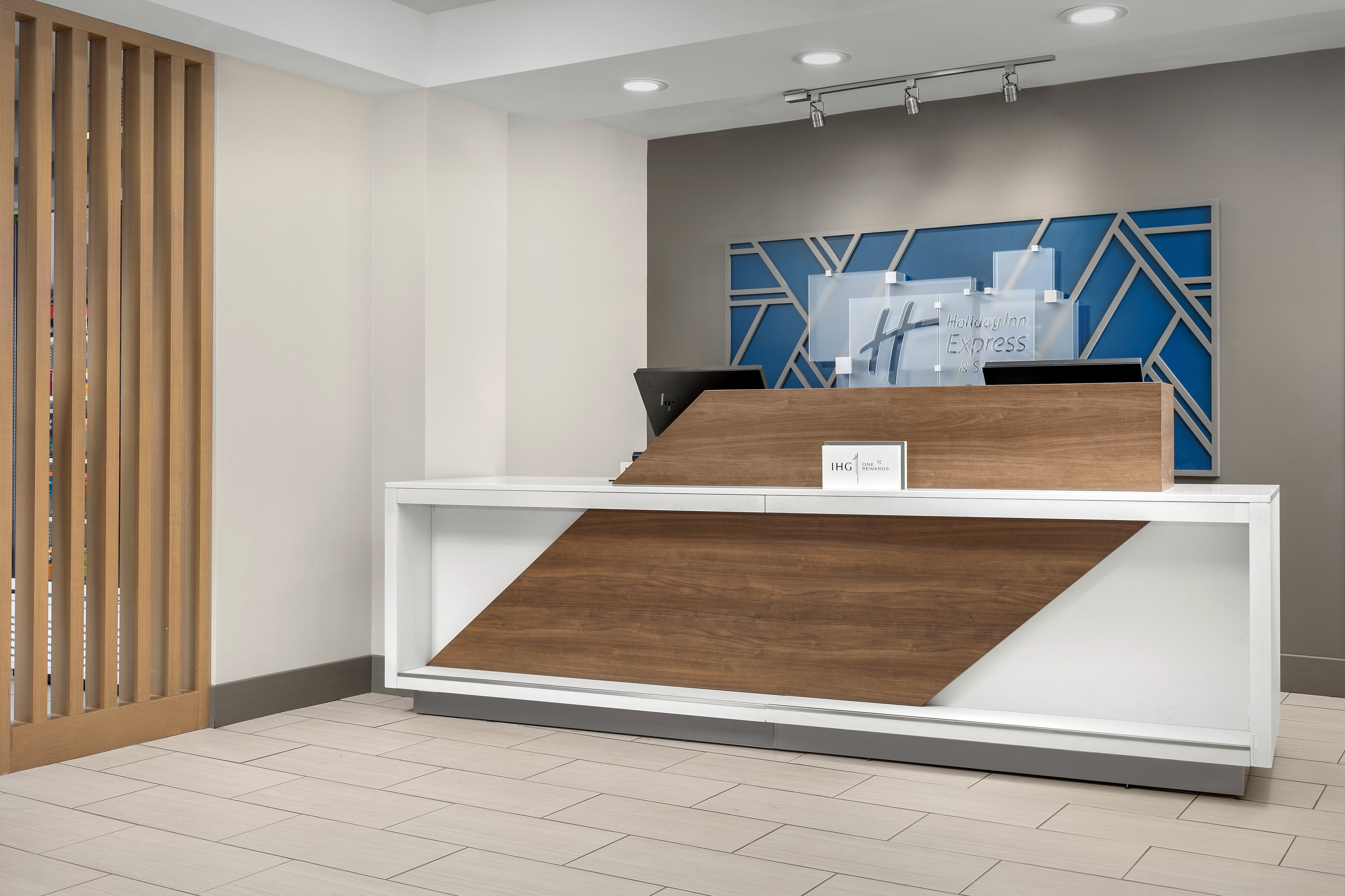 Holiday Inn Express Hotel And Suites Greensboro Airport Area 8/26