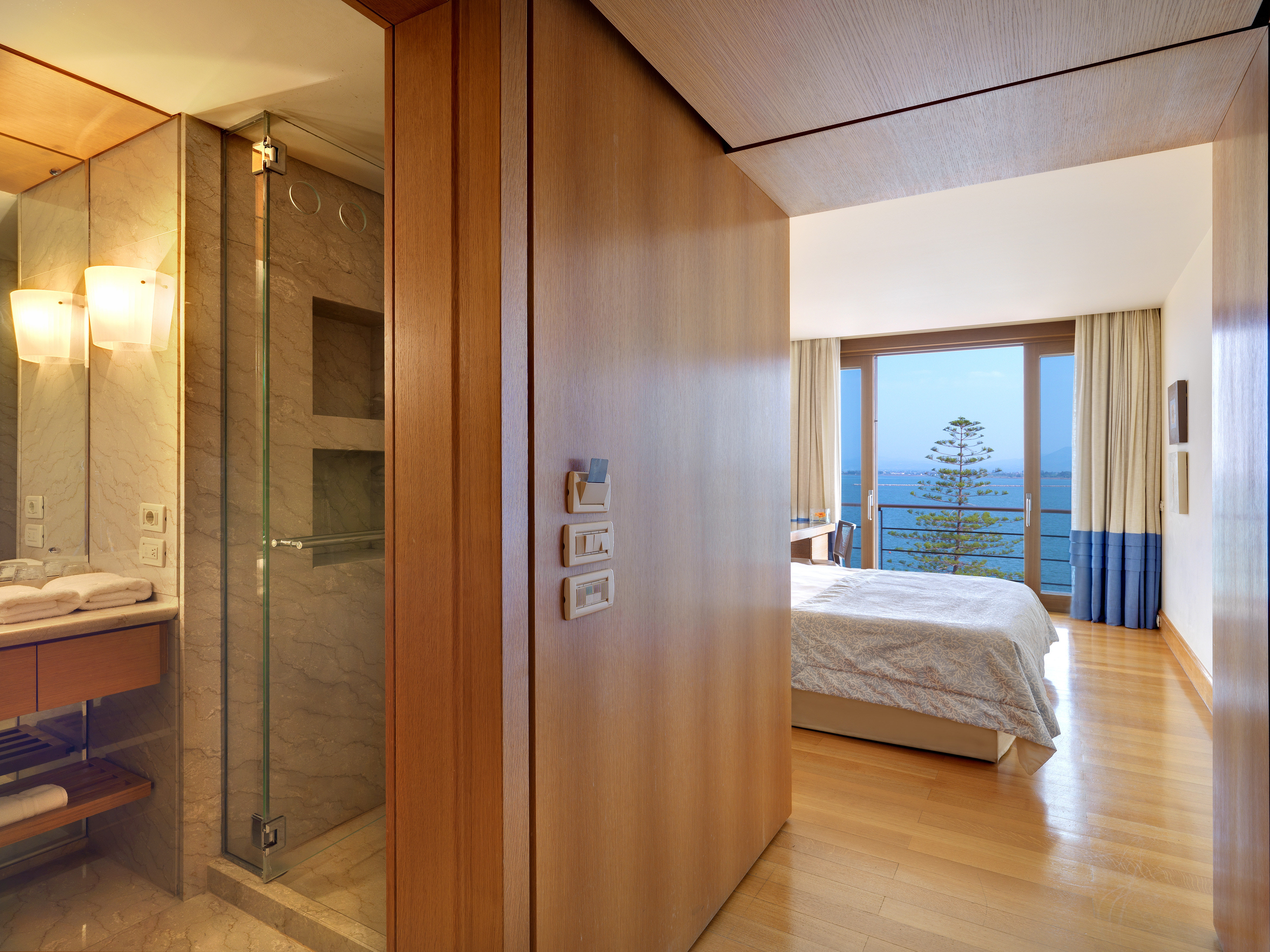 Amphitryon Hotel 23/23