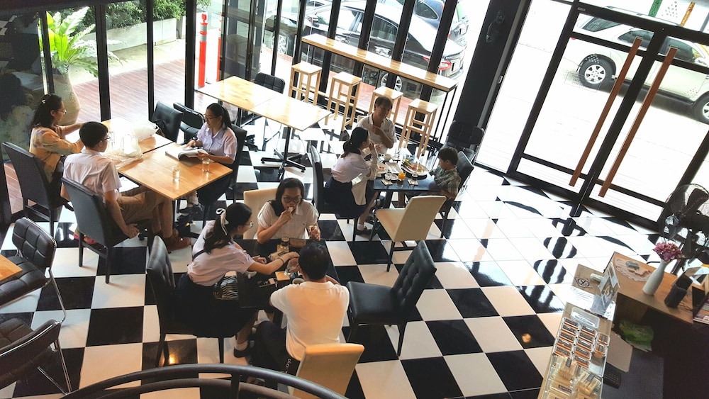 The Logbook Room And Cafe 19/25