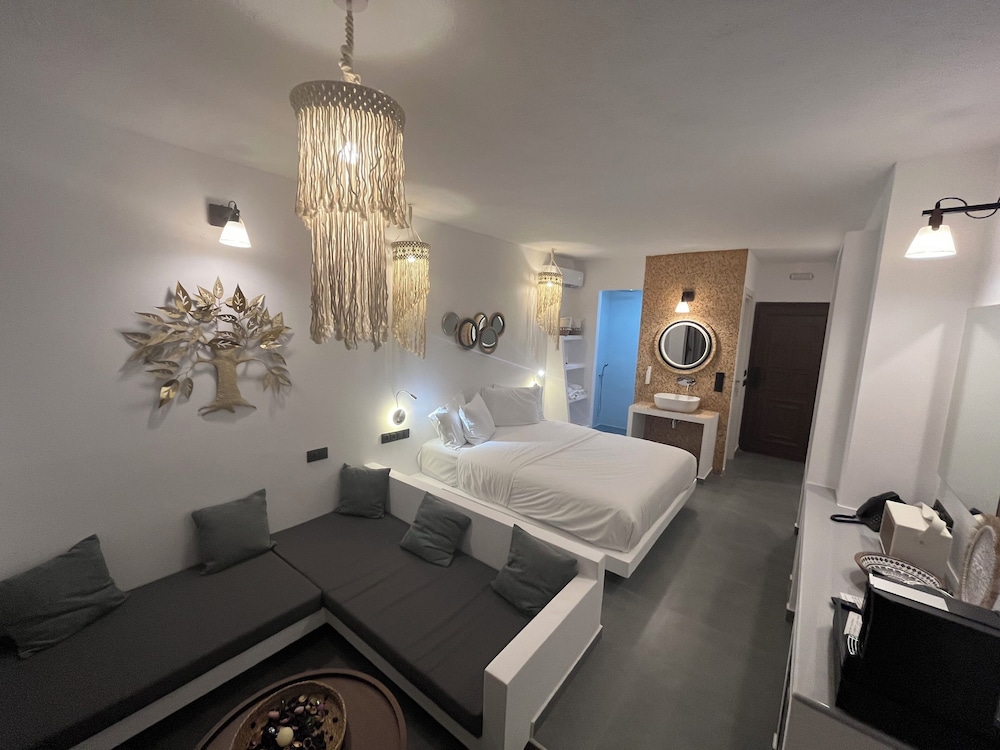 2 Bedrooms, Suite, Double Bed, Garden or Sea View، Skopelos Holidays Hotel 3/5