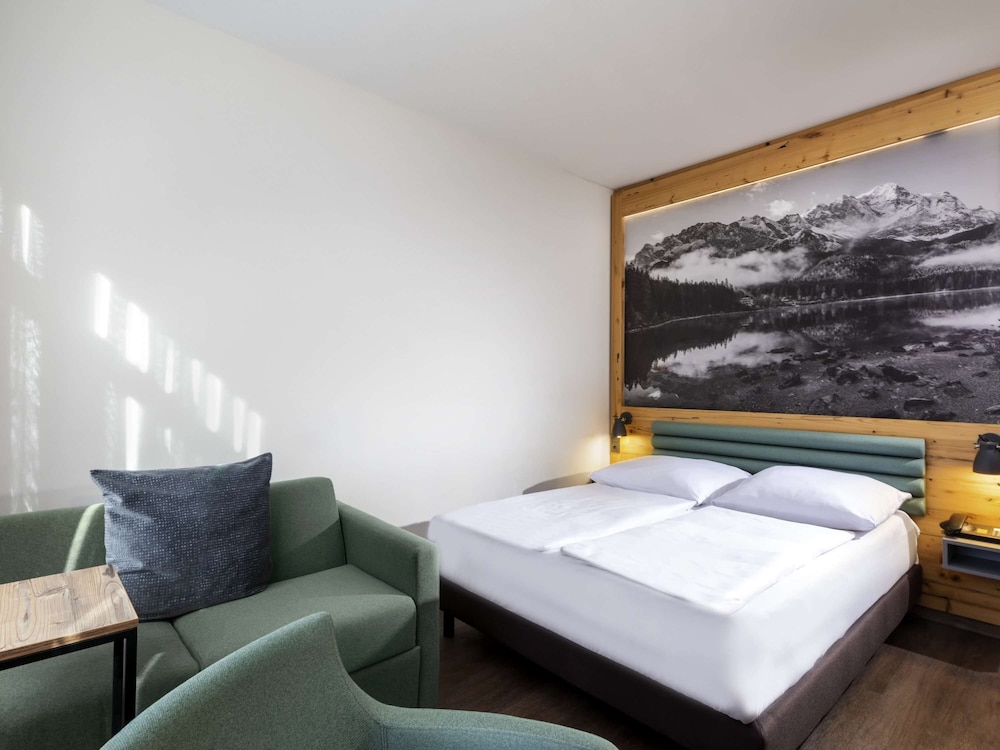 غرفة قياسية بسرير كوين مع أريكة، Mercure Hotel Garmisch Partenkirchen 7/10