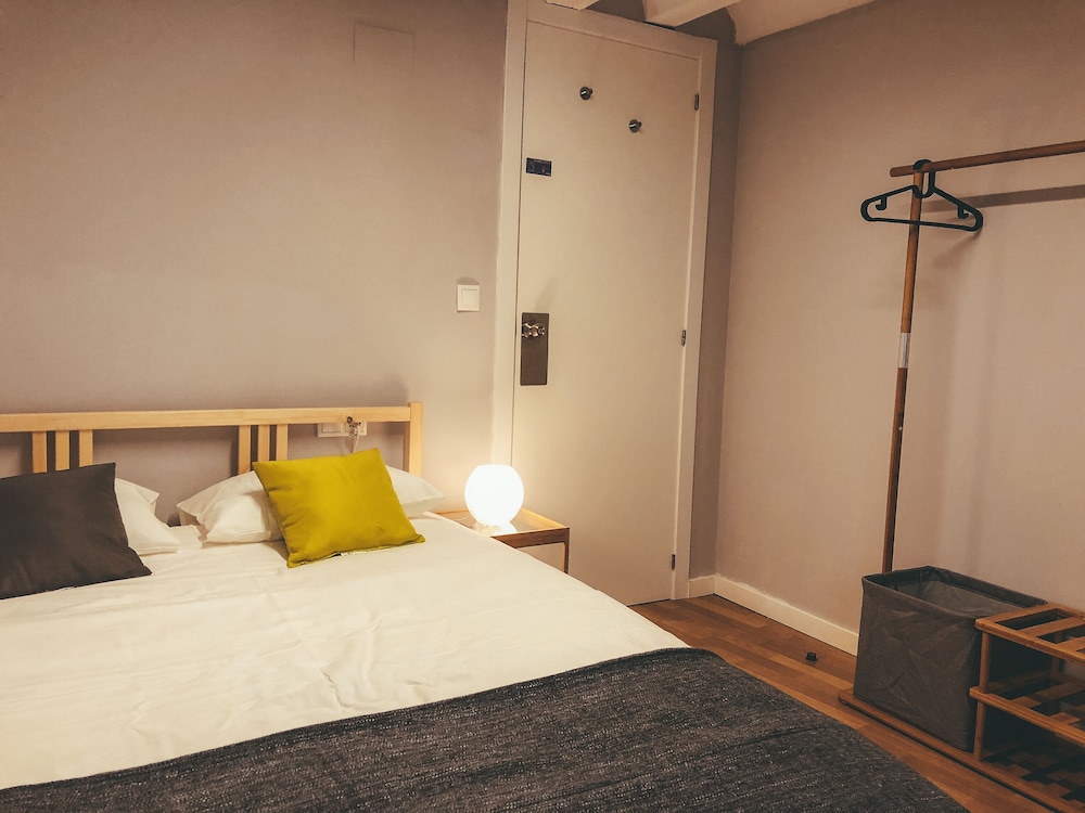 Apodaca Rooms 4/33