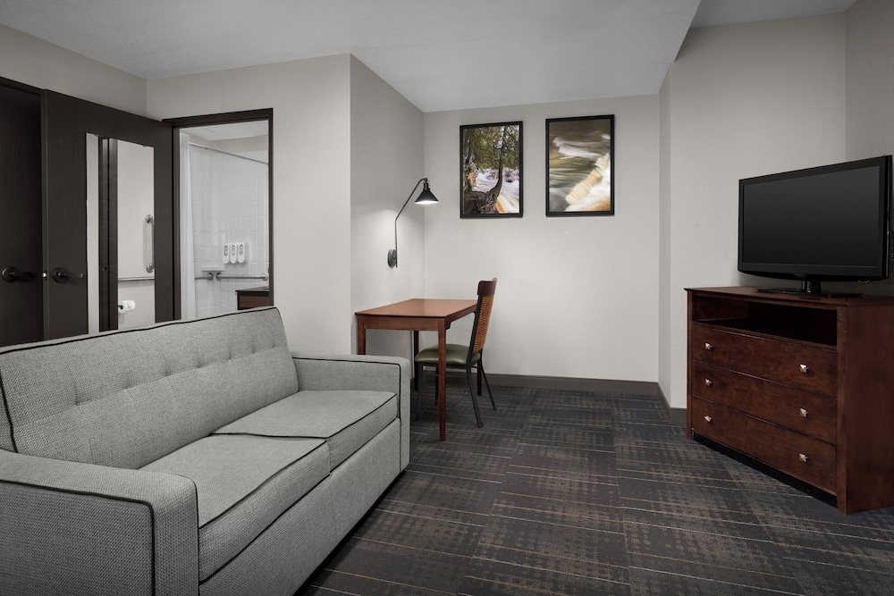 The Suites Hotel at Waterfront Plaza 30/50