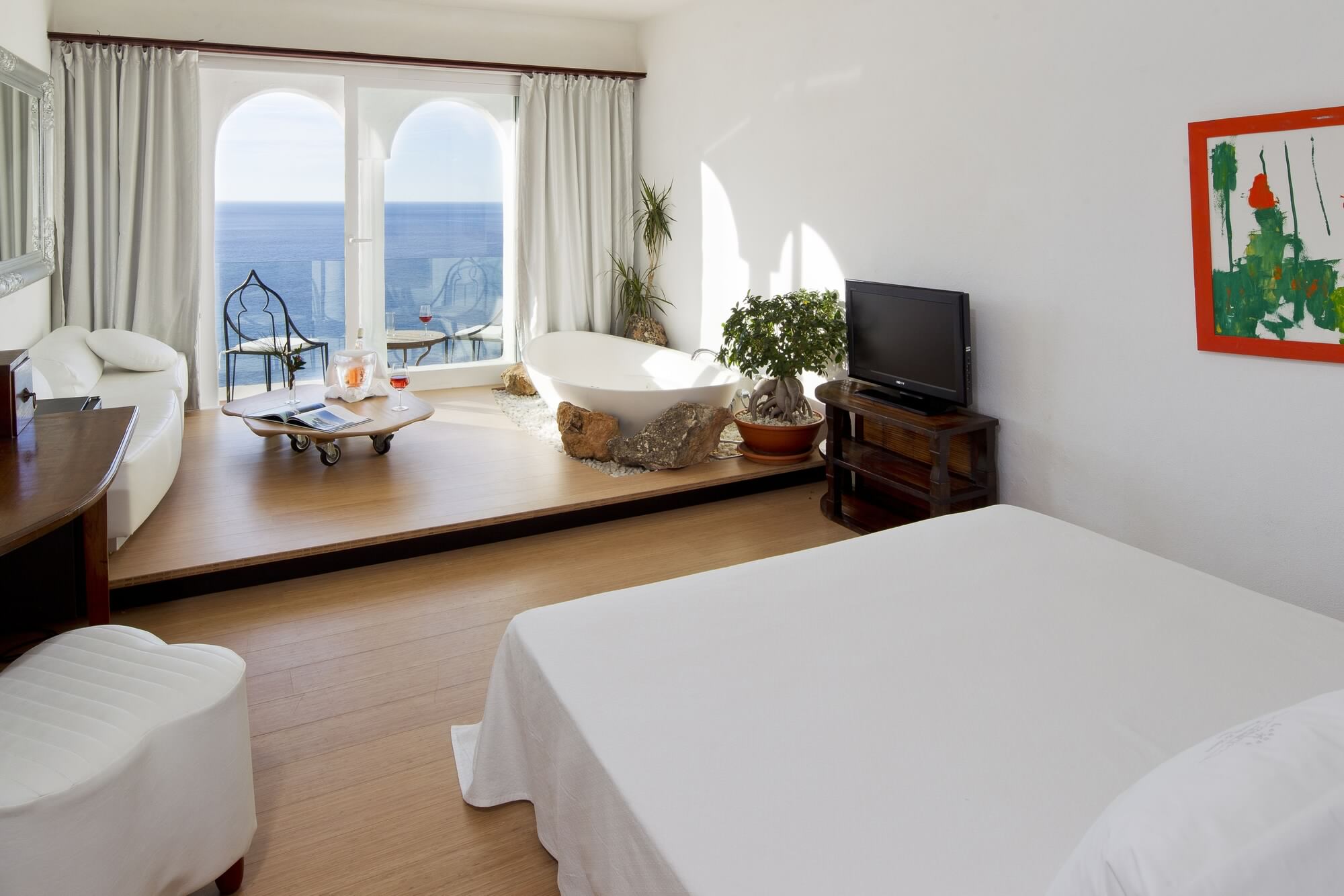 DELUXE, DOUBLE BED, SEA VIEW